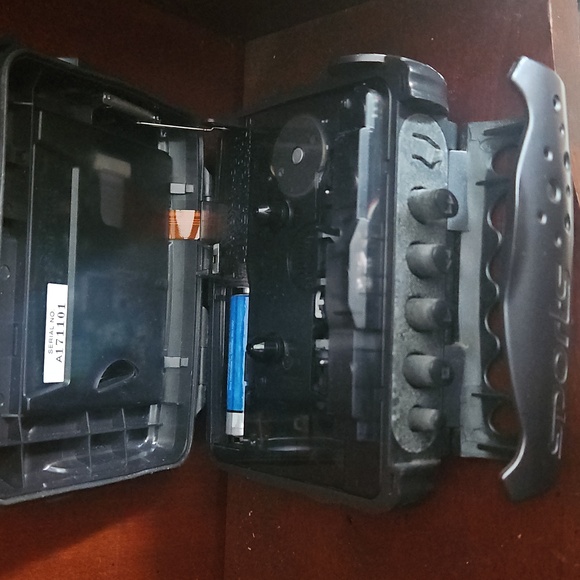 Sony Yellow and Gray Sports Walkman - Picture 4 of 5